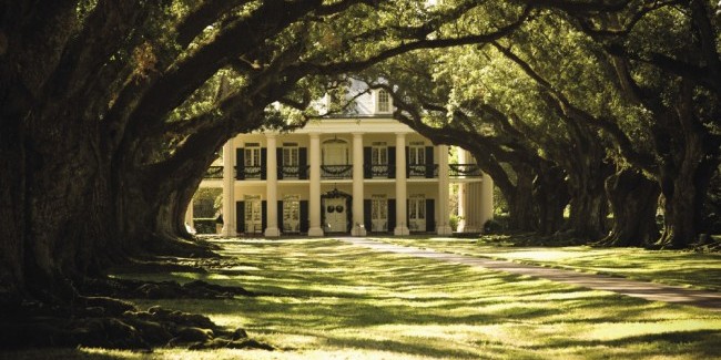 Plantation Row, south of Baton Rouge