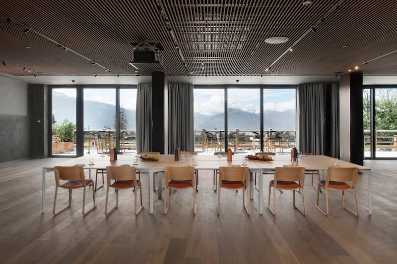 Cabane Mont Bonvin meeting space.